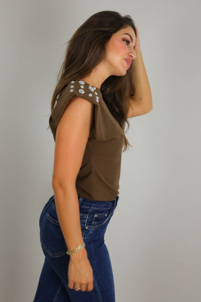 Camiseta Hombreras Tachuelas