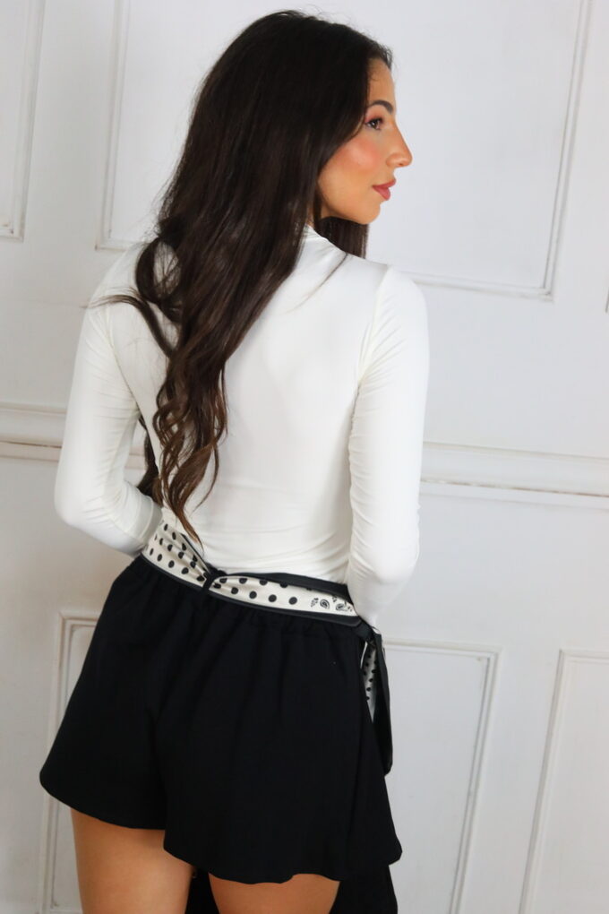 Camiseta Asimétrica Broche