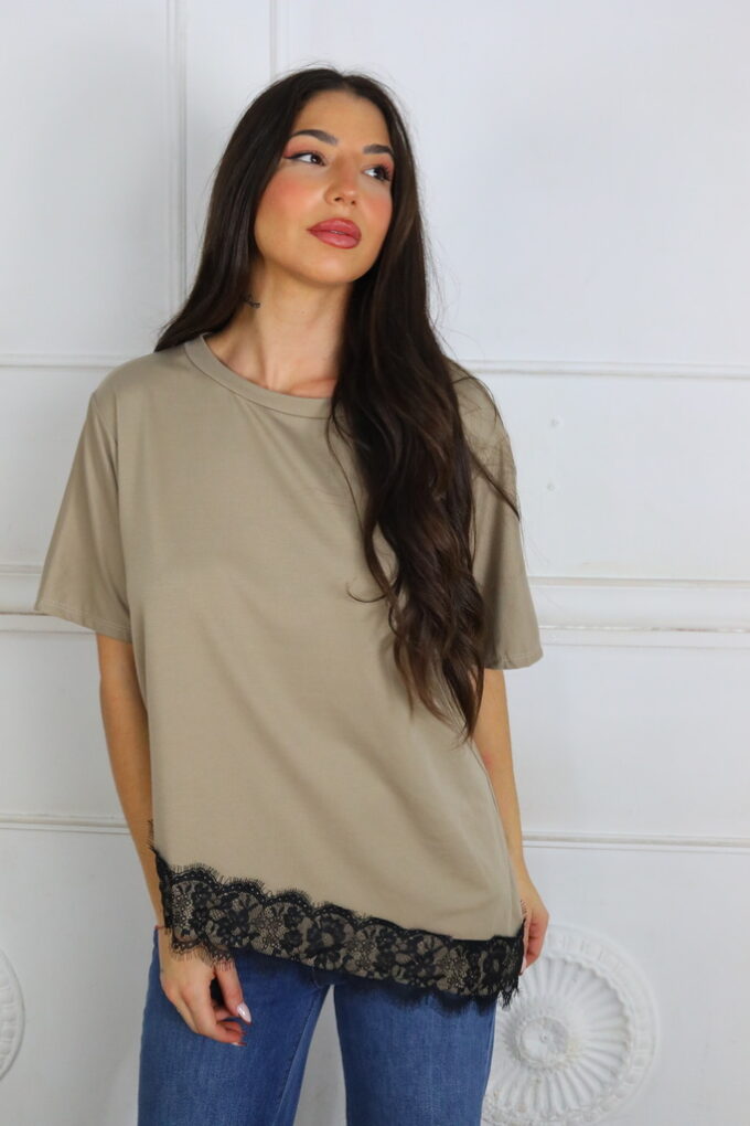 Camiseta Asimétrica Encaje