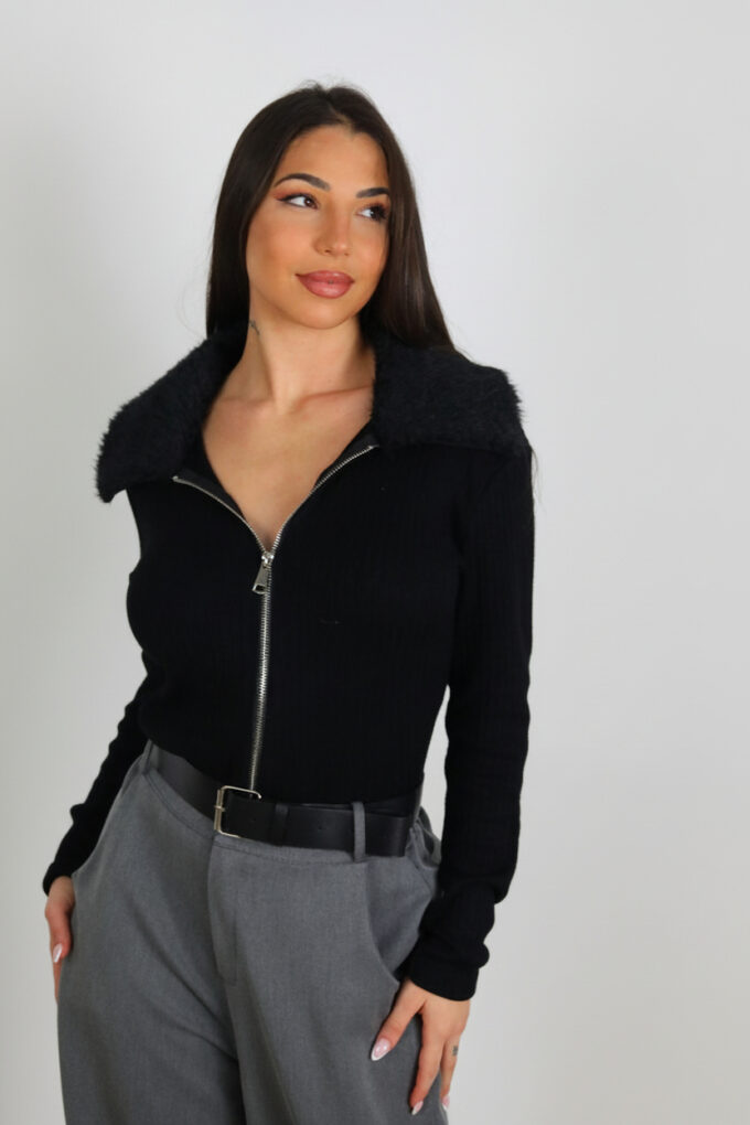 Rebeca Pelos Cremallera