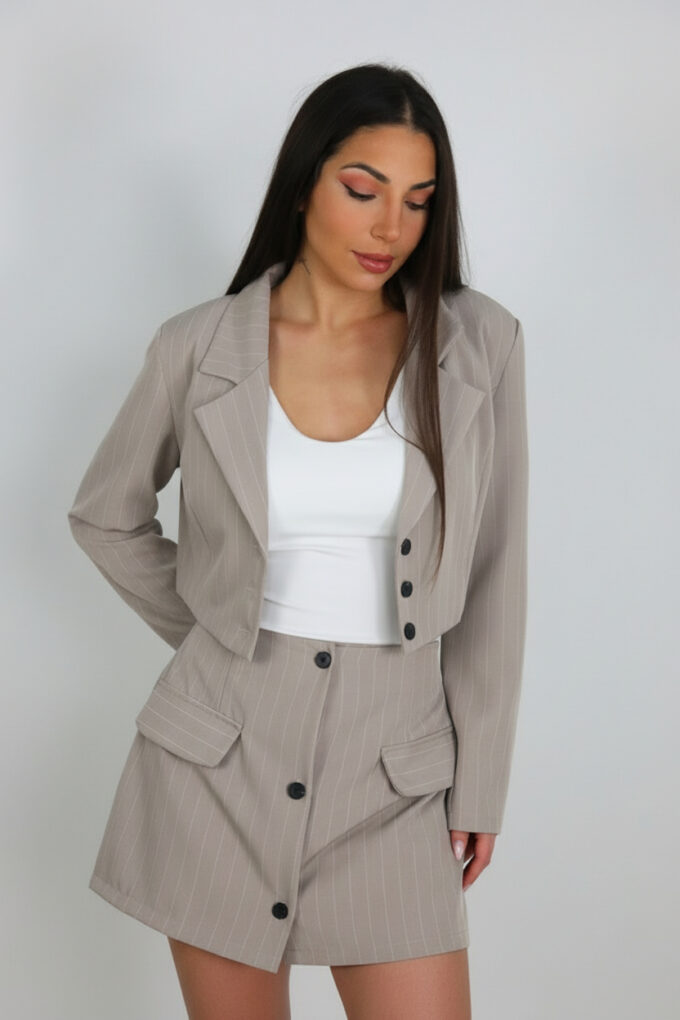 Americana Corta Diplomática