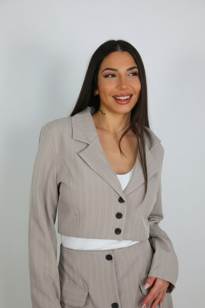 Americana Corta Diplomática