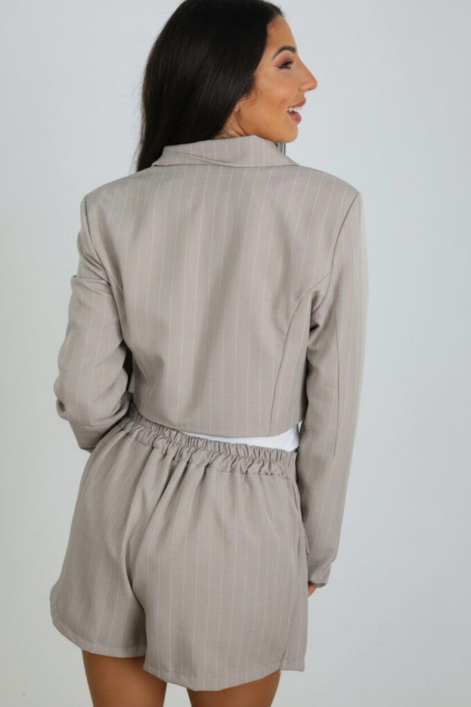 Americana Corta Diplomática