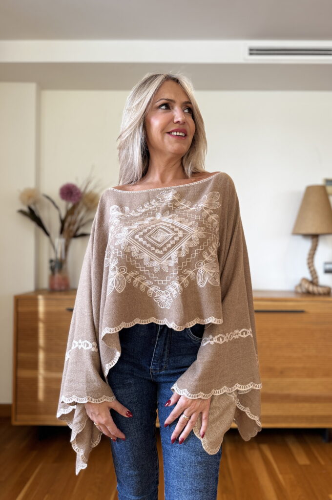 Poncho Bordado