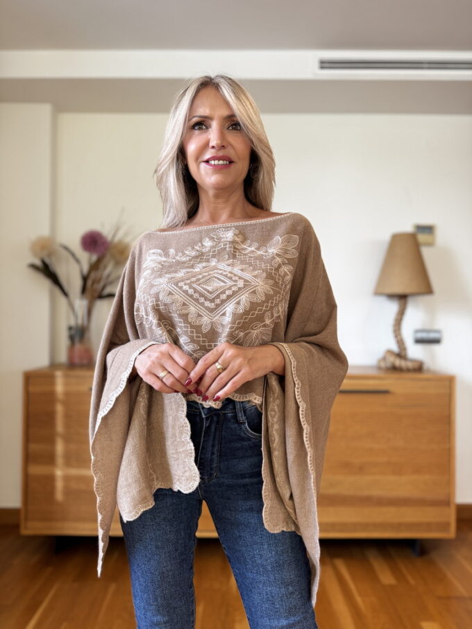 Poncho Bordado