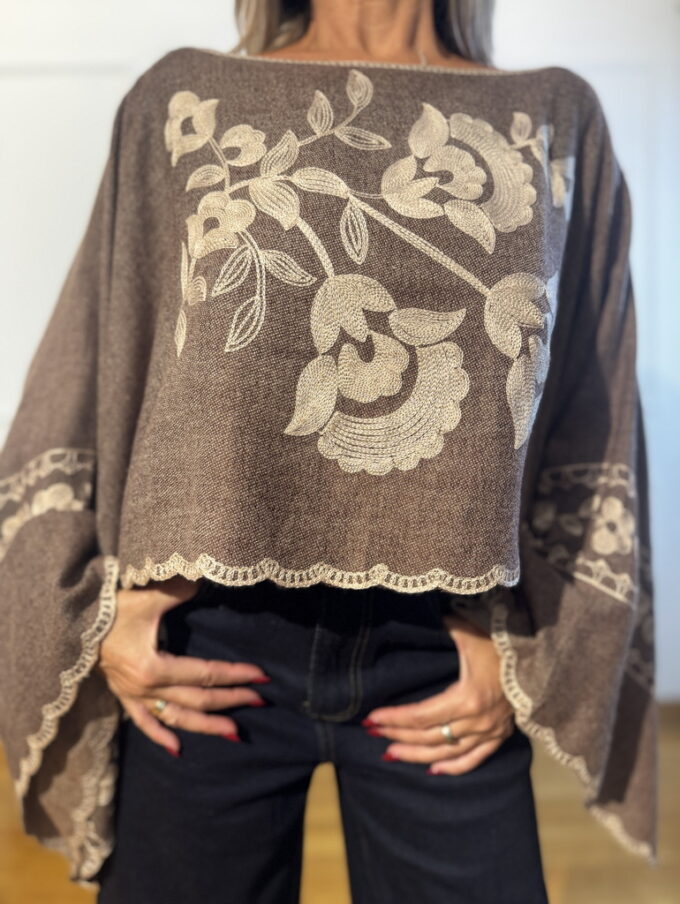 Poncho Bordado