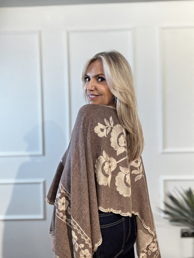 Poncho Bordado