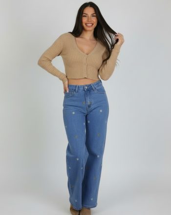 freepik__cambia-la-postura-de-la-modelo-y-pon-el-fondo-gris__57619