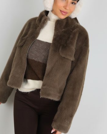 freepik__pon-el-fondo-gris-claro-prcticamente-blanco-como-e__31189