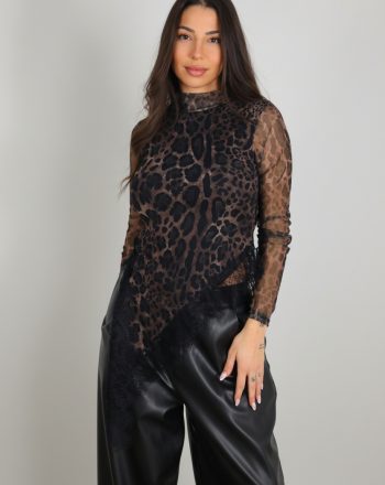 freepik__pon-el-fondo-gris-claro-prcticamente-blanco-como-e__41826